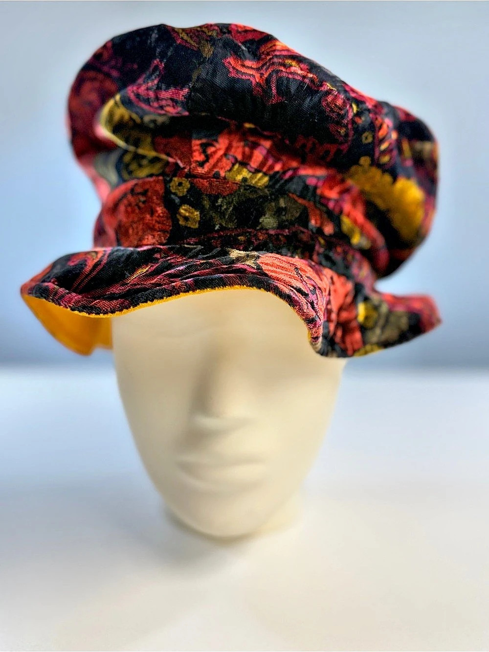 Venetian Paradise Multicolor Abstract Bucket Hat Like New